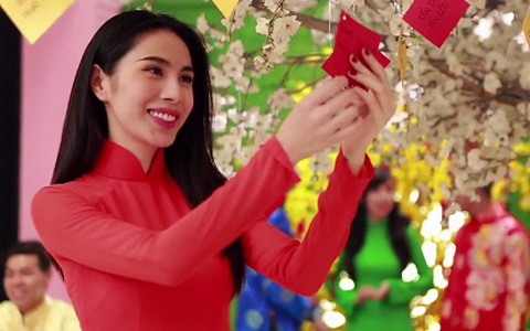 Thủy Tiên rực rỡ trở lại sau đám cưới 